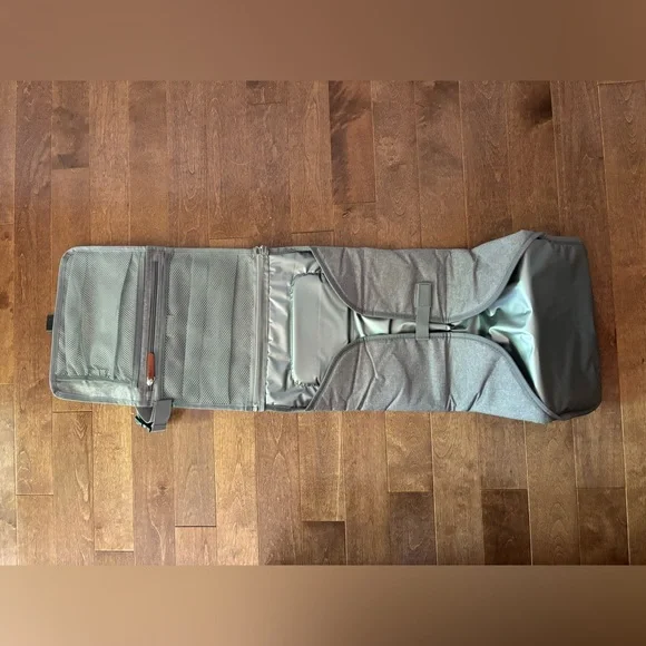 Portable changing pad - Picture 2 of 6